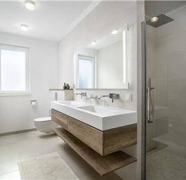 Beachfront Villa with Pool and Sea Views on Ciovo island near Trogir, Sleeps 8